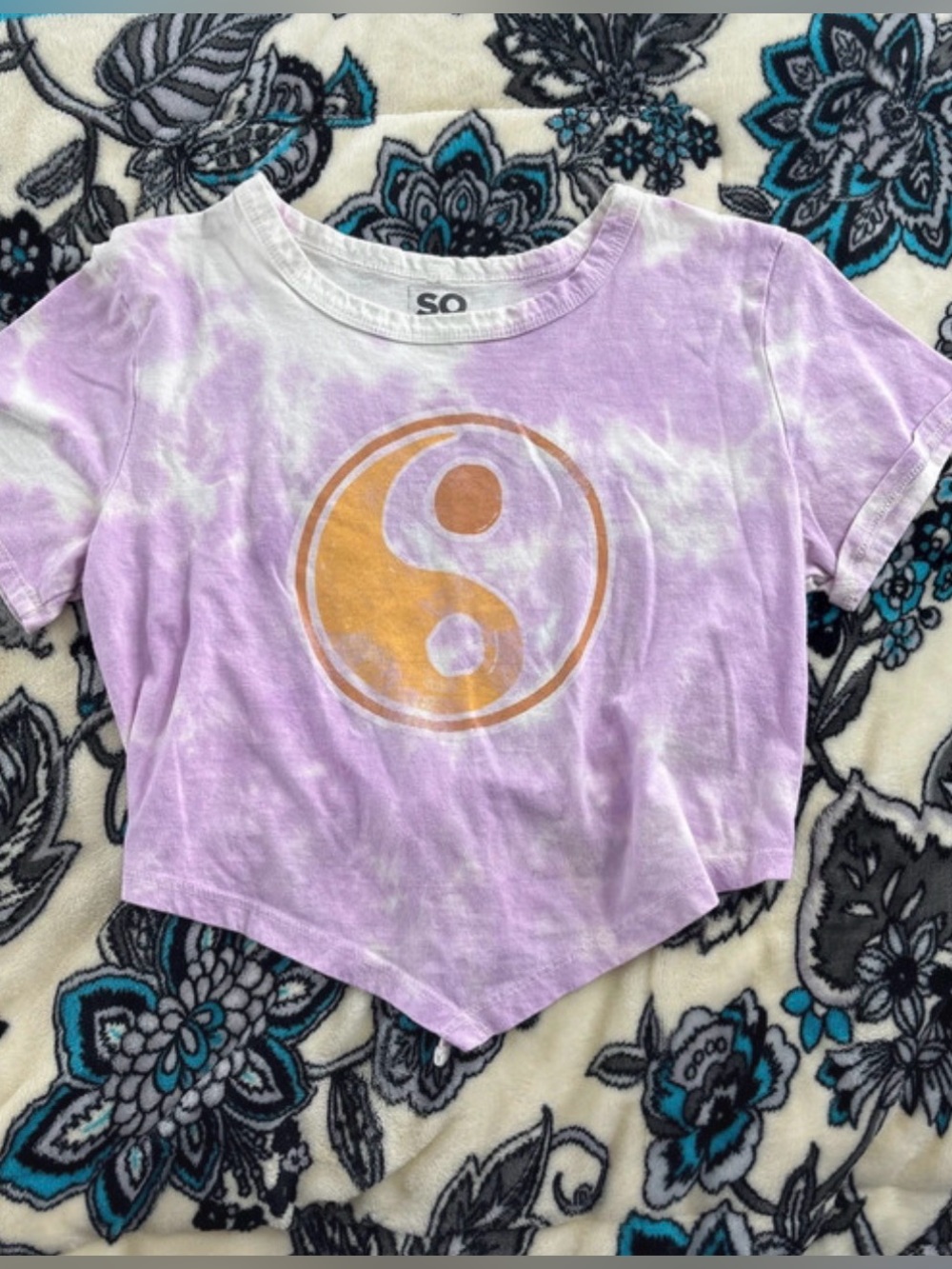 🌈 Junior’s Tie Dye Peekaboo Back Top – Size Small ☯️